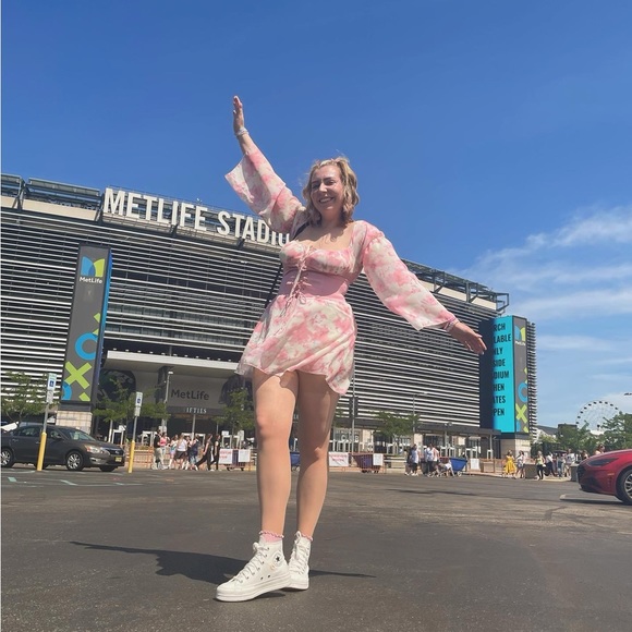 Meet your Posher, Hailey - Picture 3 of 4